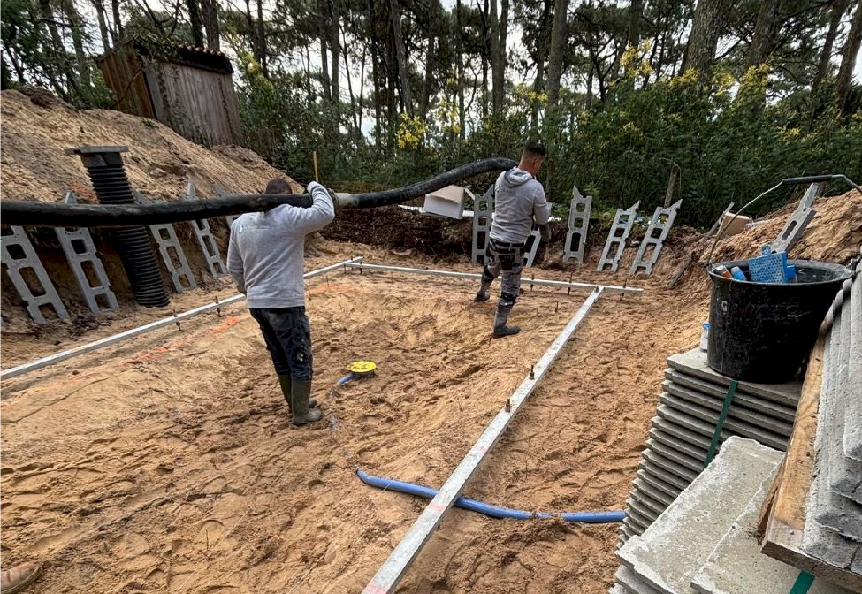 Construction d'une piscine classique en béton par Le Bassin Bleu